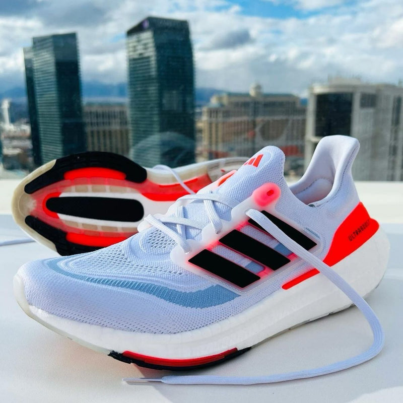 Tênis Adidas Ultraboost Light 23