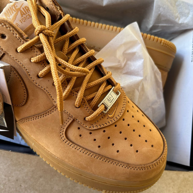 Tênis Air Force 1 x Supreme