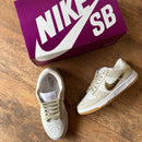 Tênis Dunk Low Metallic Gold Feminino