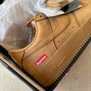 Tênis Air Force 1 x Supreme