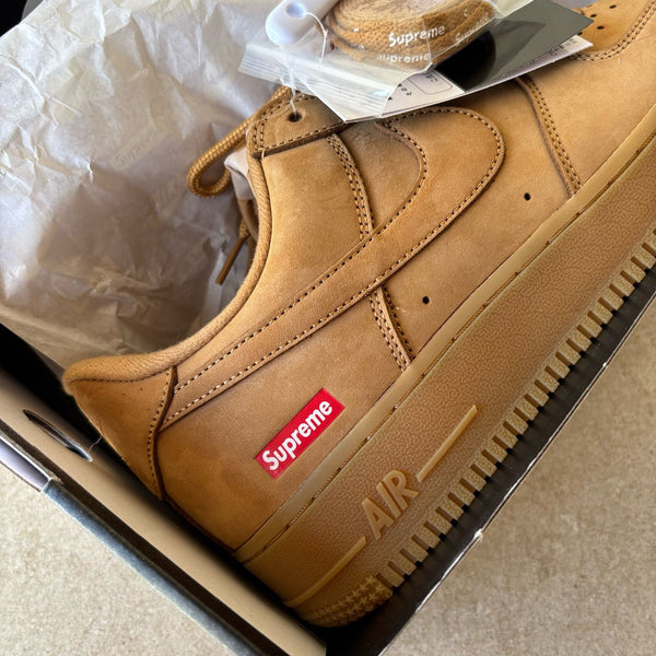 Tênis Air Force 1 x Supreme